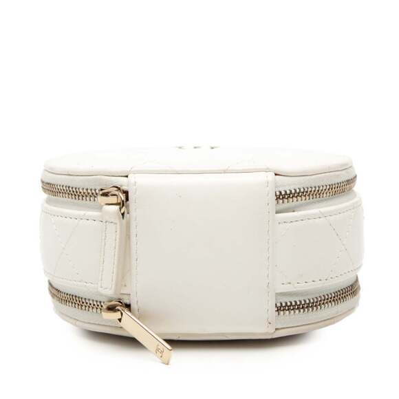 CHANEL White Leather Logo Shoulder Bag - Picture 3 of 6